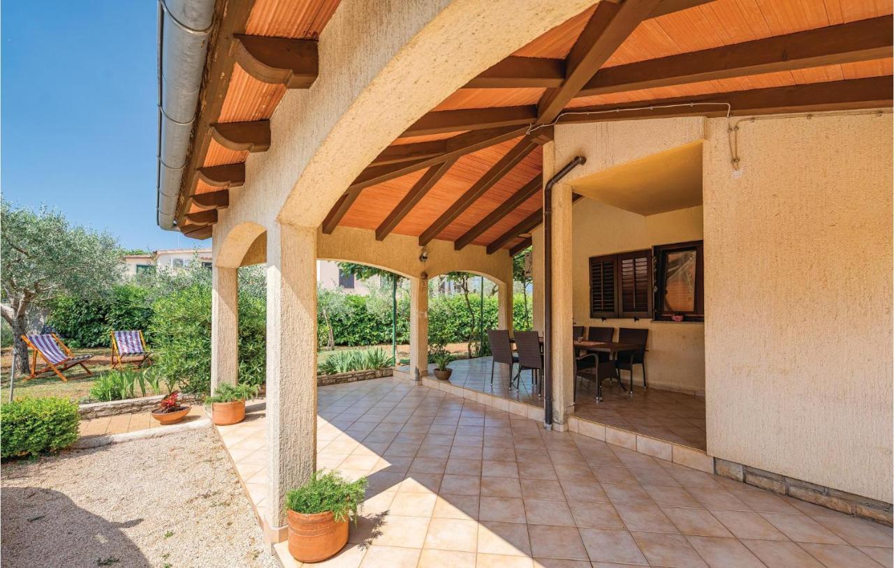 Stunning Apartment In Rovinj With Kitchen ภายนอก รูปภาพ