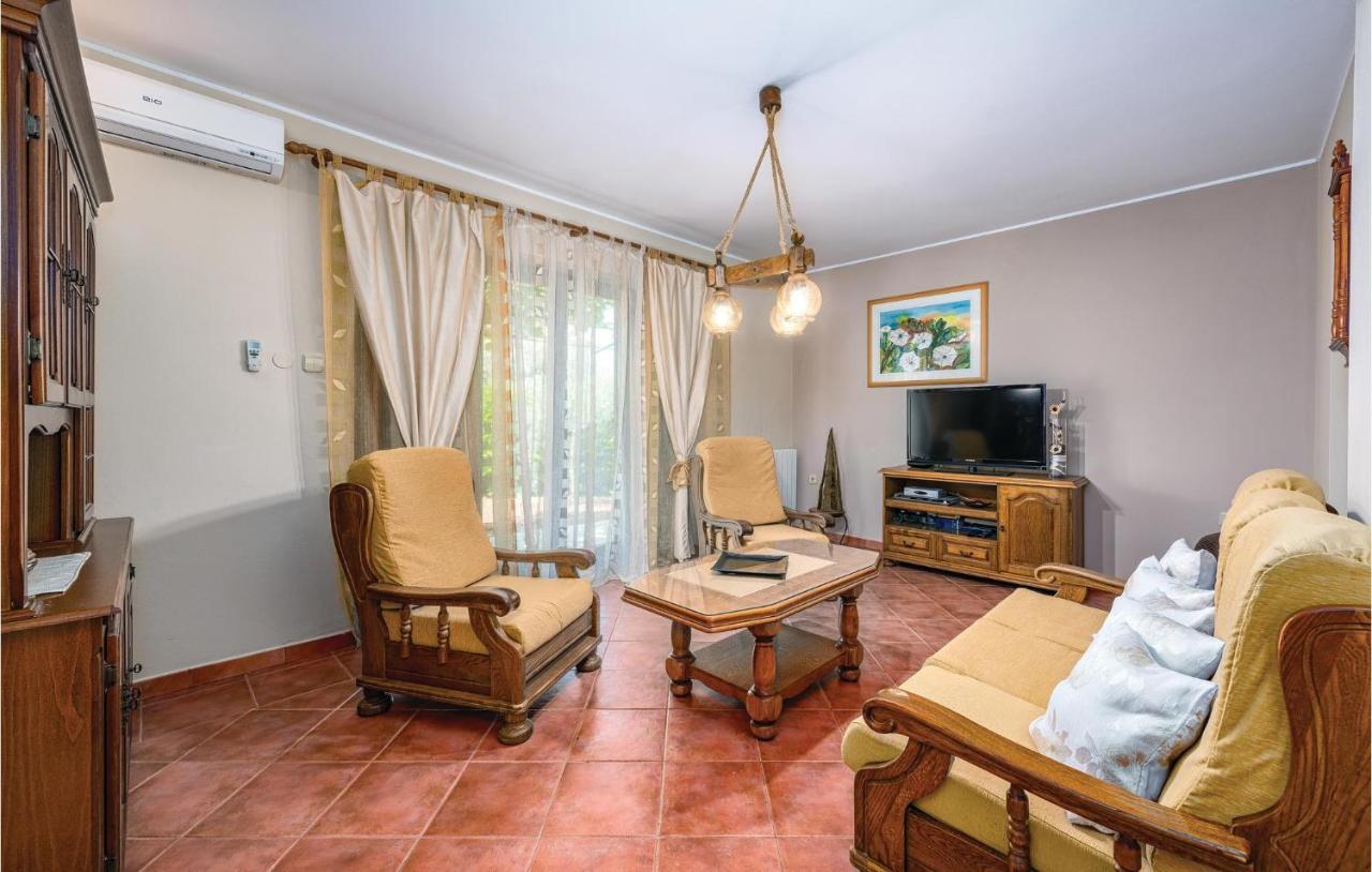 Stunning Apartment In Rovinj With Kitchen ภายนอก รูปภาพ
