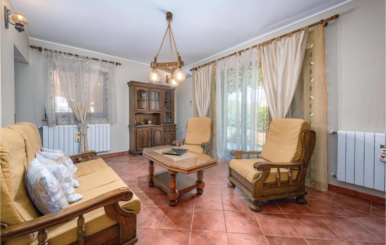 Stunning Apartment In Rovinj With Kitchen ภายนอก รูปภาพ