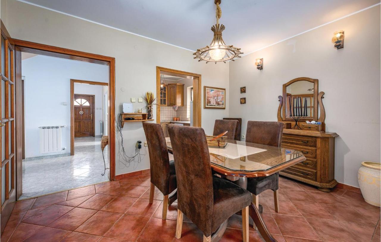 Stunning Apartment In Rovinj With Kitchen ภายนอก รูปภาพ