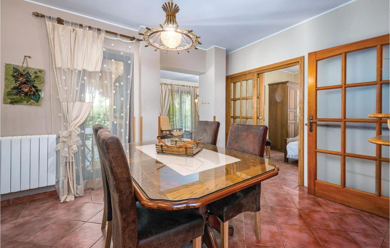 Stunning Apartment In Rovinj With Kitchen ภายนอก รูปภาพ