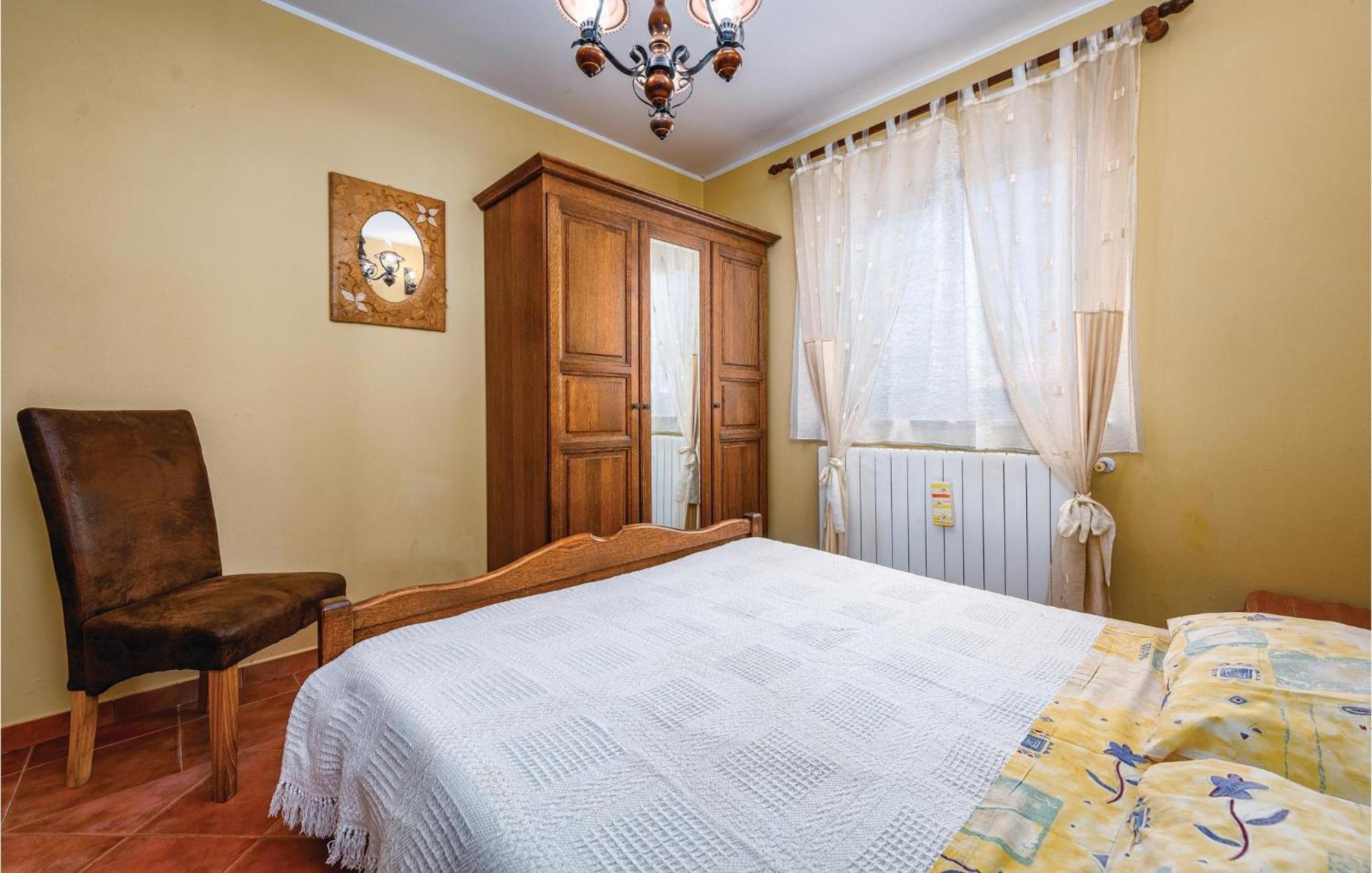Stunning Apartment In Rovinj With Kitchen ภายนอก รูปภาพ