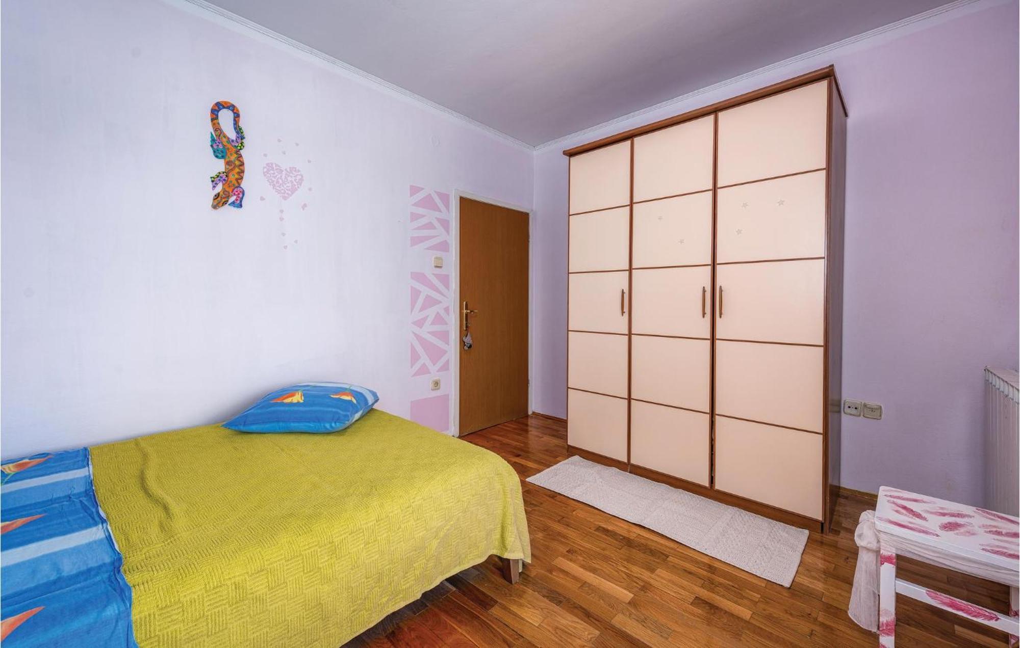 Stunning Apartment In Rovinj With Kitchen ภายนอก รูปภาพ