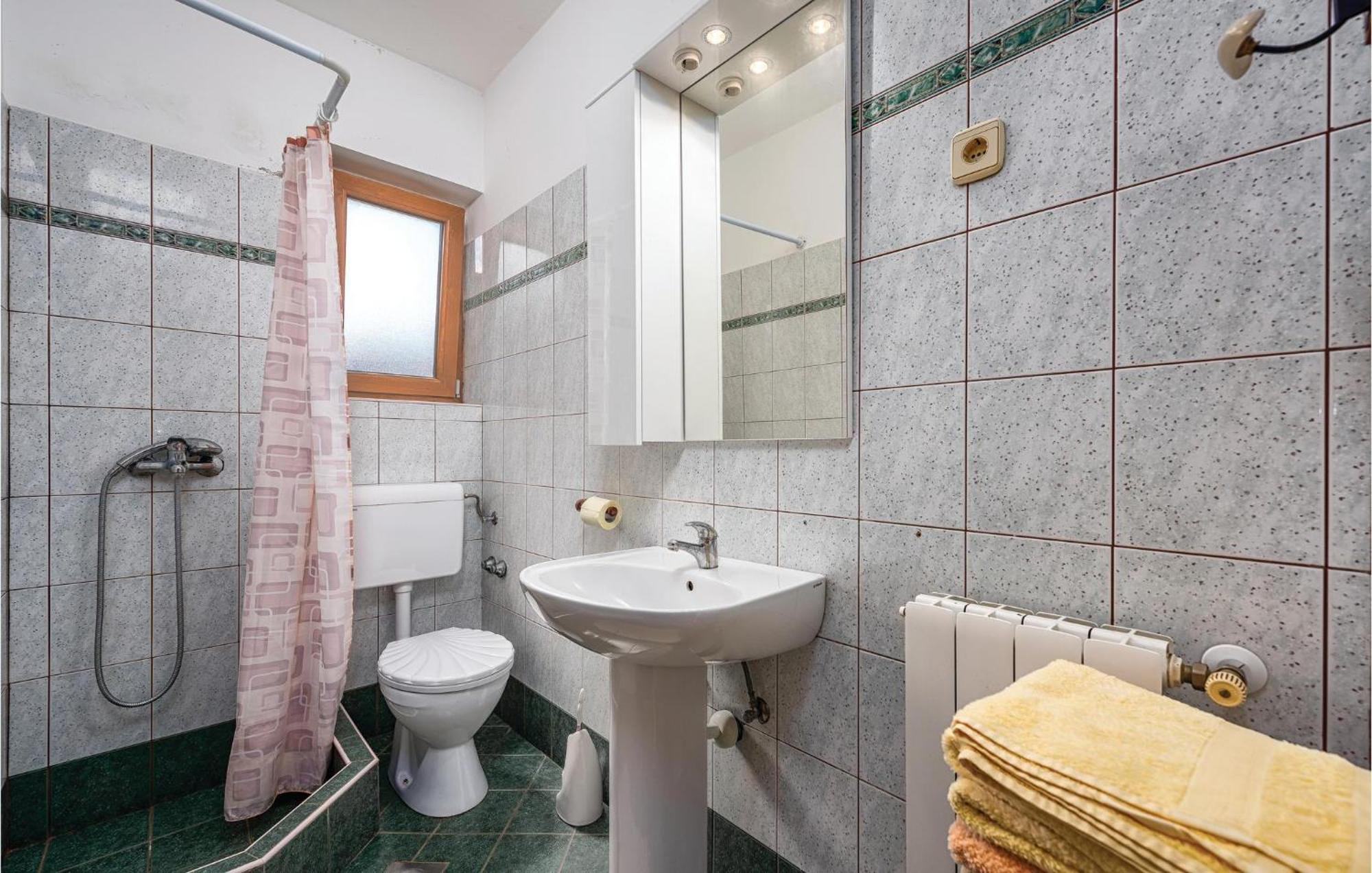 Stunning Apartment In Rovinj With Kitchen ภายนอก รูปภาพ