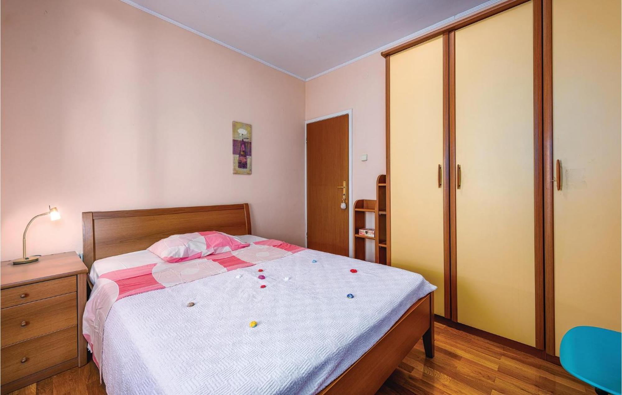 Stunning Apartment In Rovinj With Kitchen ภายนอก รูปภาพ