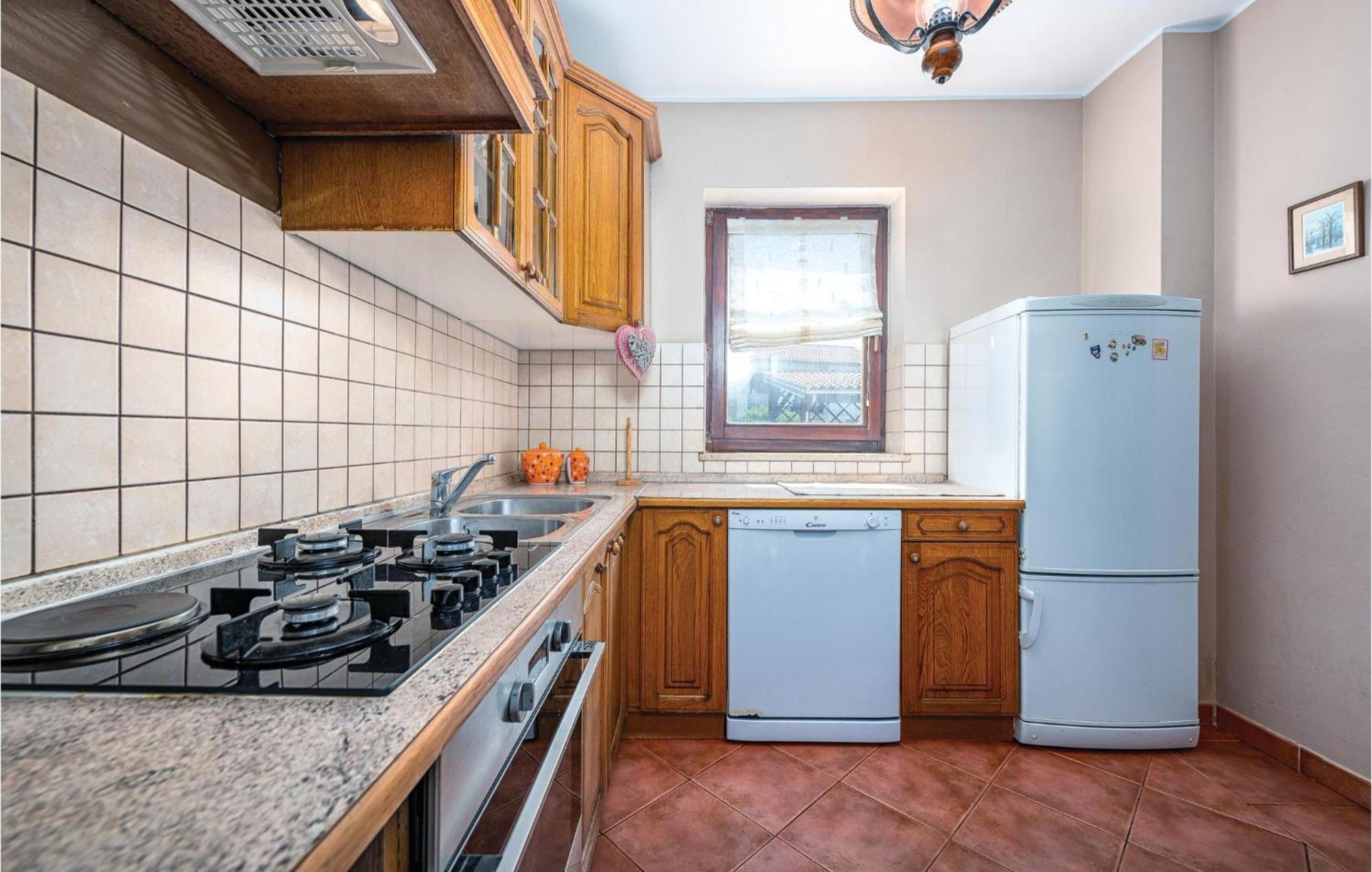 Stunning Apartment In Rovinj With Kitchen ภายนอก รูปภาพ