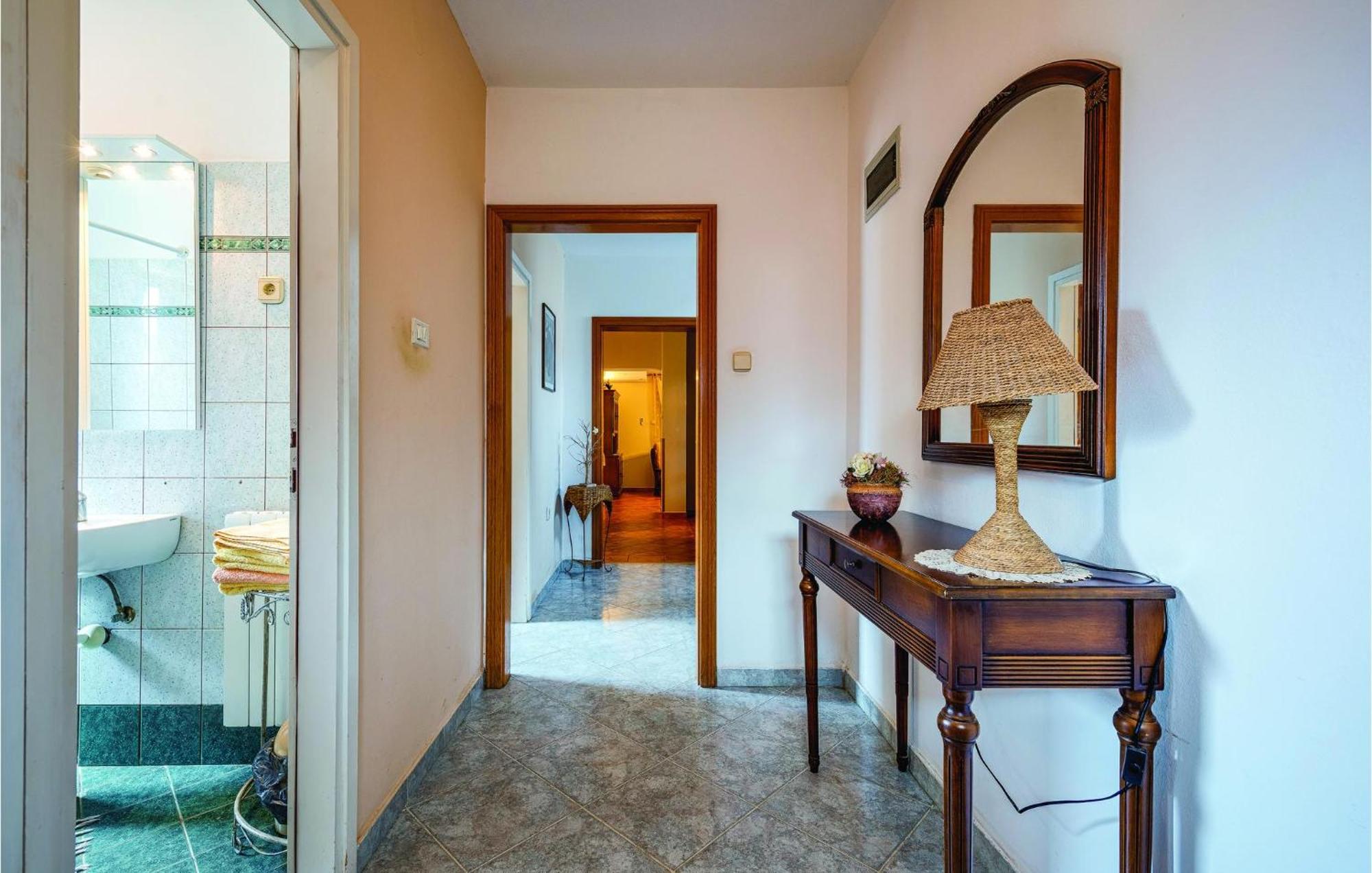 Stunning Apartment In Rovinj With Kitchen ภายนอก รูปภาพ