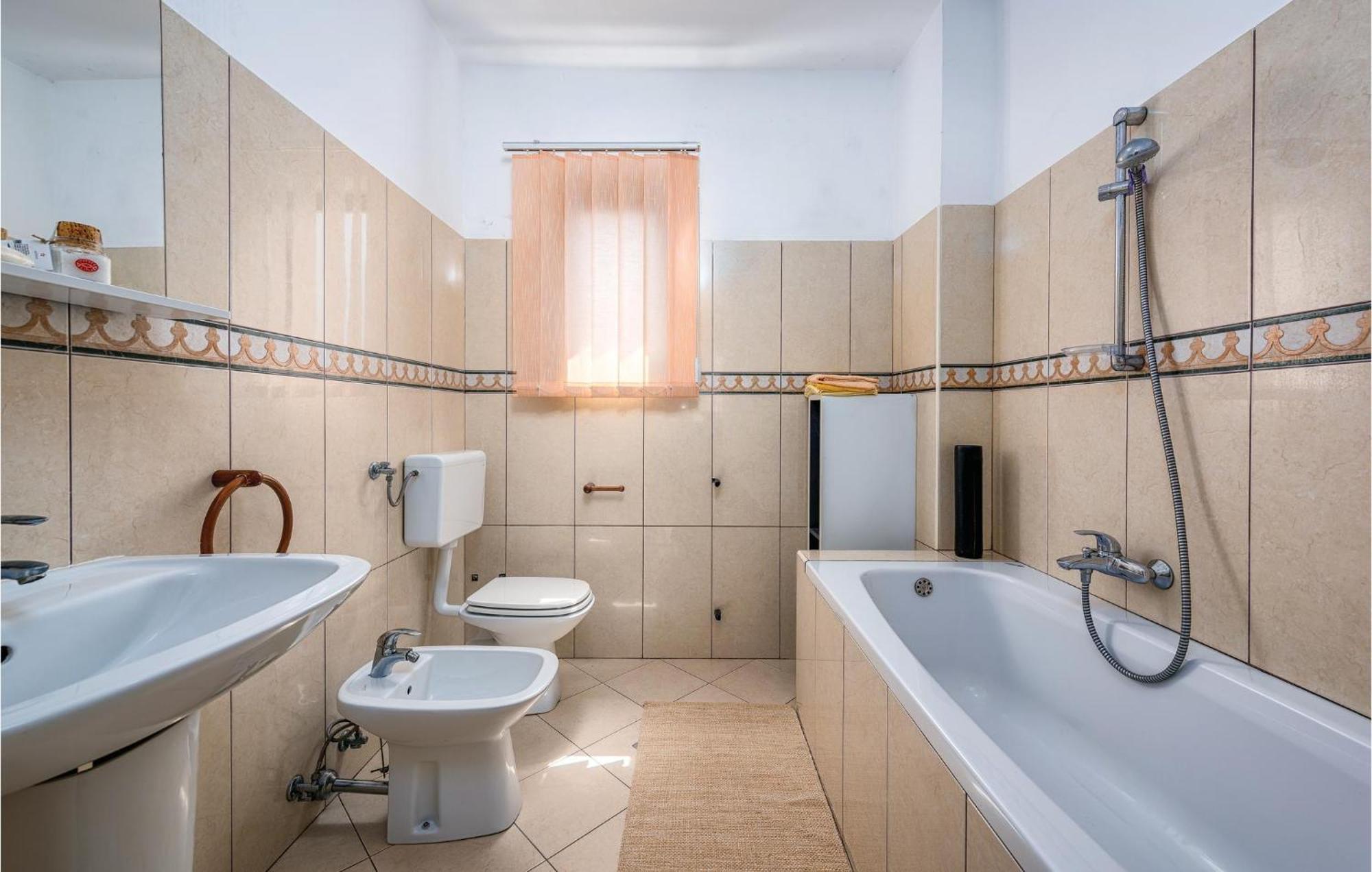 Stunning Apartment In Rovinj With Kitchen ภายนอก รูปภาพ