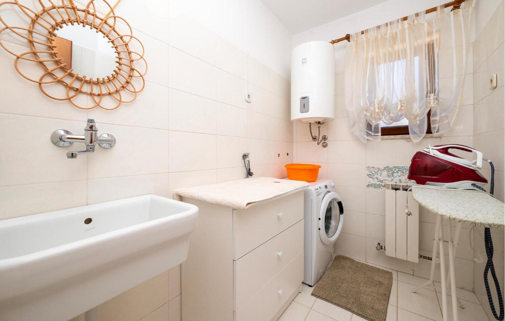 Stunning Apartment In Rovinj With Kitchen ภายนอก รูปภาพ