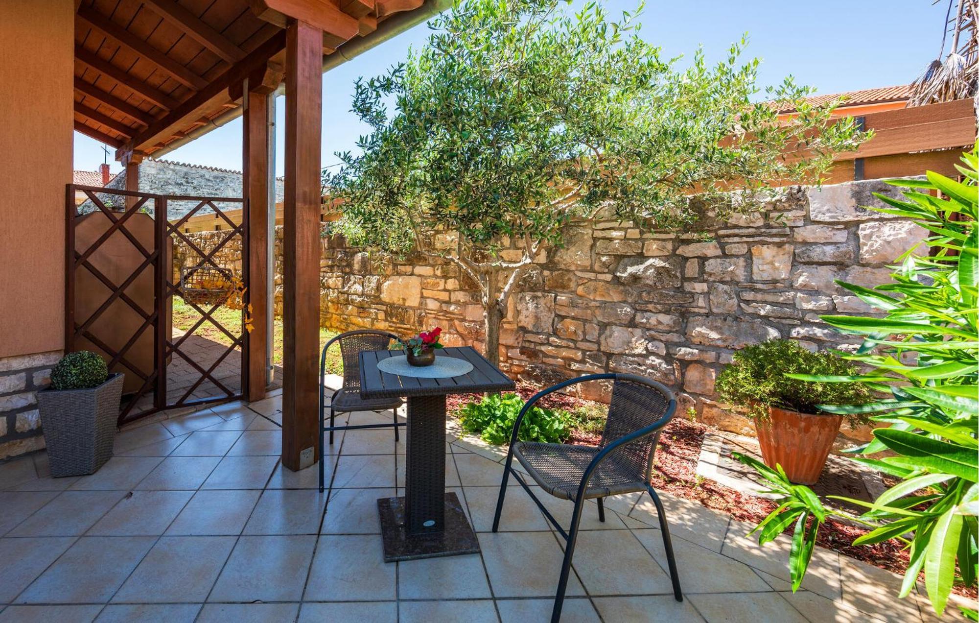 Stunning Apartment In Rovinj With Kitchen ภายนอก รูปภาพ