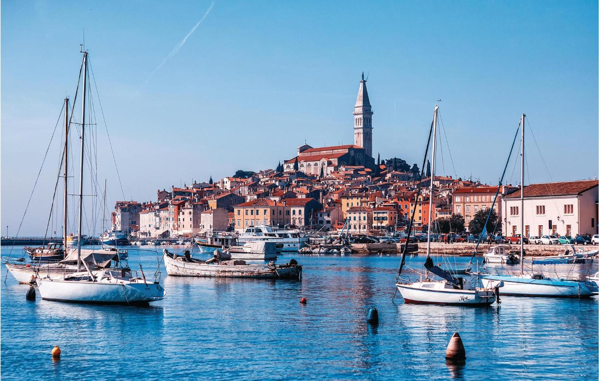 Stunning Apartment In Rovinj With Kitchen ภายนอก รูปภาพ