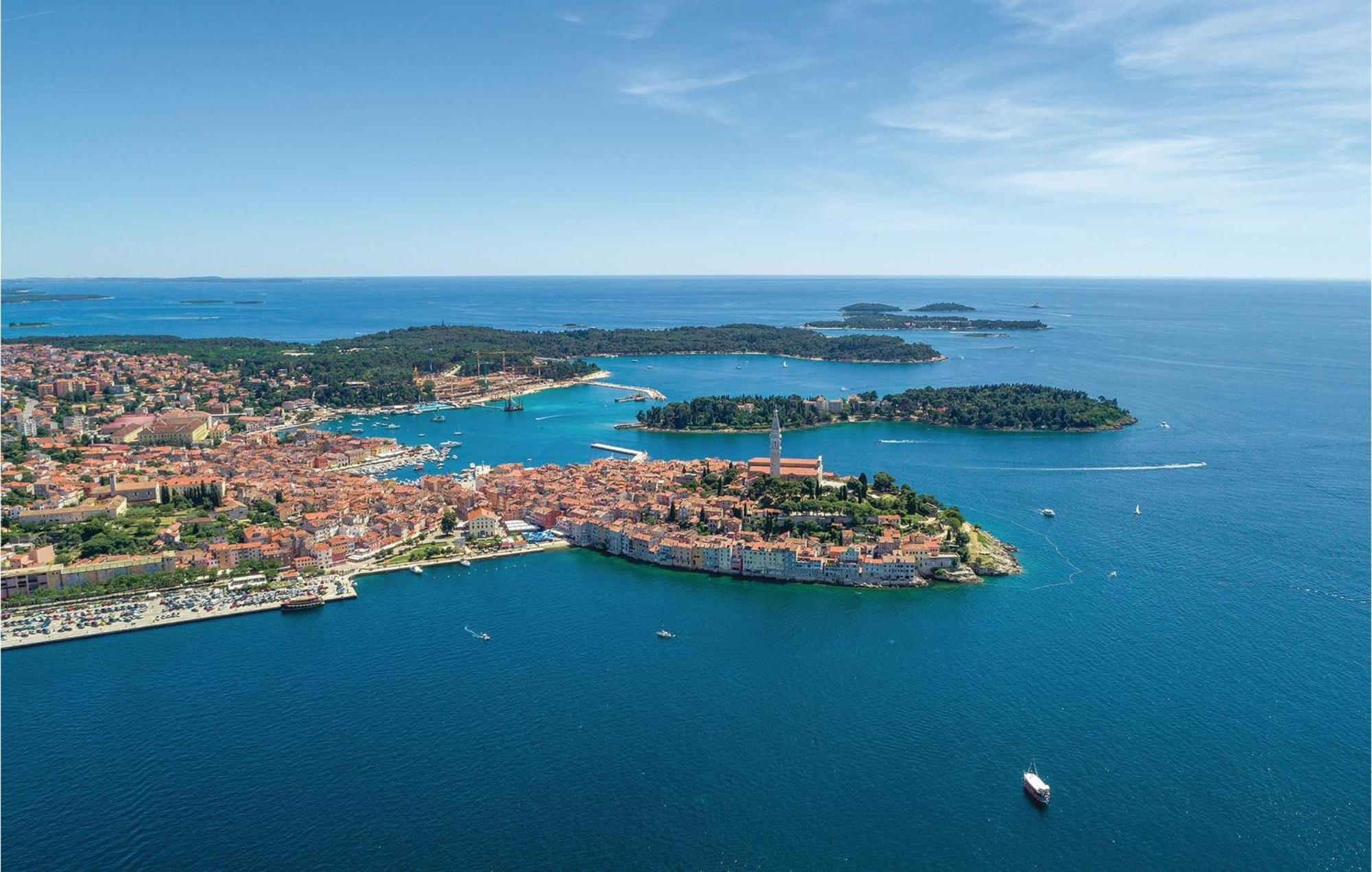 Stunning Apartment In Rovinj With Kitchen ภายนอก รูปภาพ