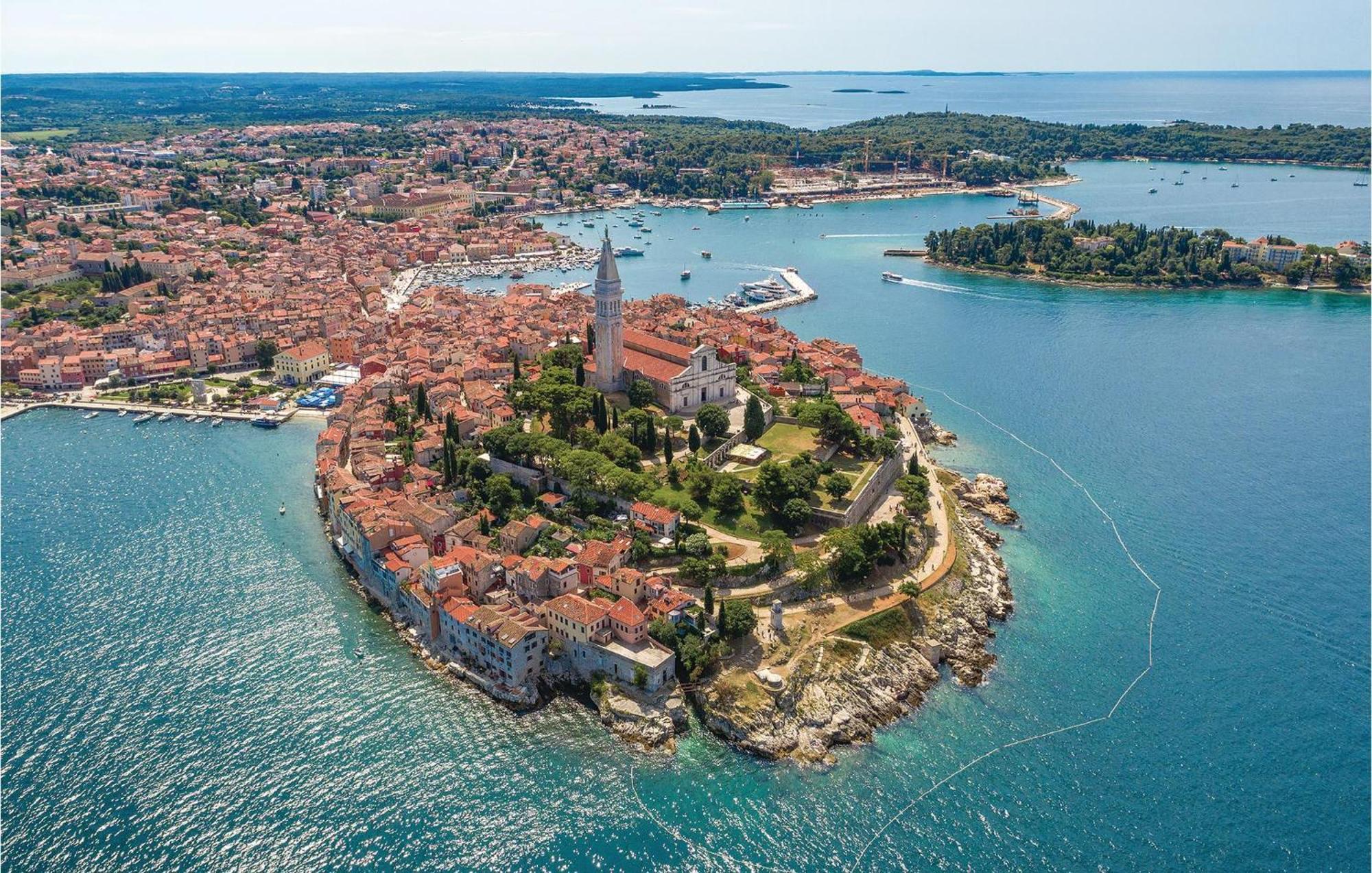 Stunning Apartment In Rovinj With Kitchen ภายนอก รูปภาพ